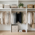 Minimalisme i garderobe hvordan færre kjoler bliver mere
